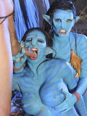 Mia Lelani And Victoria Lawson Are Avatar Chicks And They Are Sucking Off A Lucky Dude Together